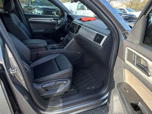 Used 2021 Volkswagen Atlas Cross Sport SE image 16