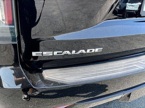 Used 2023 Cadillac Escalade Premium Luxury RWD image 24