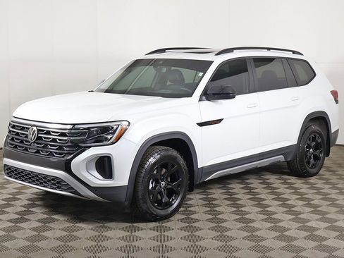 Used 2024 Volkswagen Atlas Peak Edition SEL AWD/4WD image 11