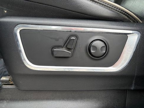 Used 2025 RAM 1500 Laramie AWD/4WD image 12