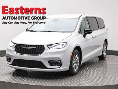 Used 2024 Chrysler Pacifica Touring-L