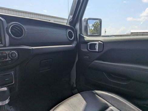 Used 2022 Jeep Wrangler Unlimited Sahara AWD/4WD image 16