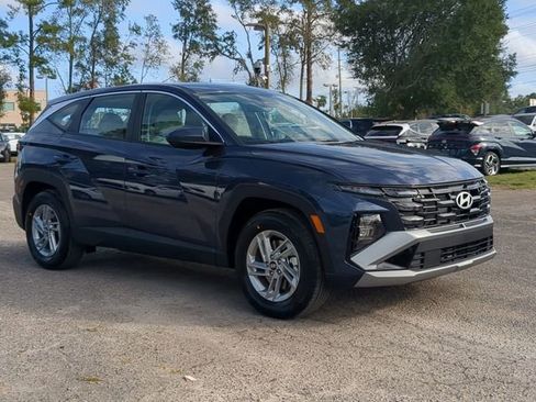 New 2025 Hyundai Tucson SE image 3