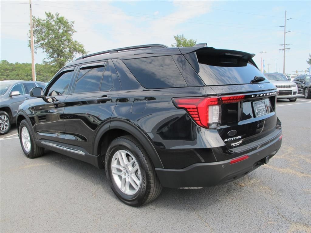 Used 2025 Ford Explorer Active RWD image 5