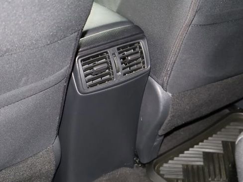 Used 2017 Nissan Rogue S FWD image 17