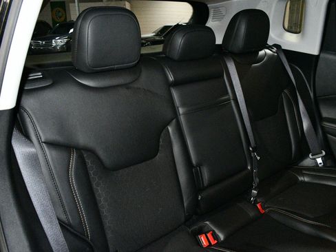 Used 2019 Jeep Compass Latitude w/ Popular Equipment Group image 18