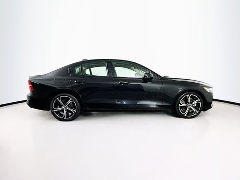 Used 2024 Volvo S60 B5 Core image 10