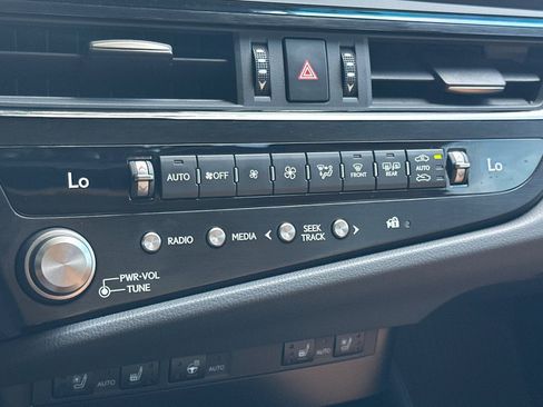 Used 2025 Lexus ES 300h w/ Premium Package image 26