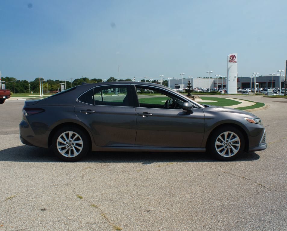 Used 2024 Toyota Camry LE FWD image 18