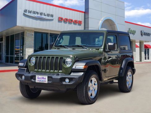 Used 2022 Jeep Wrangler Sport AWD/4WD image 2