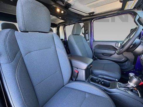 New 2026 Jeep Gladiator Sport AWD/4WD image 9
