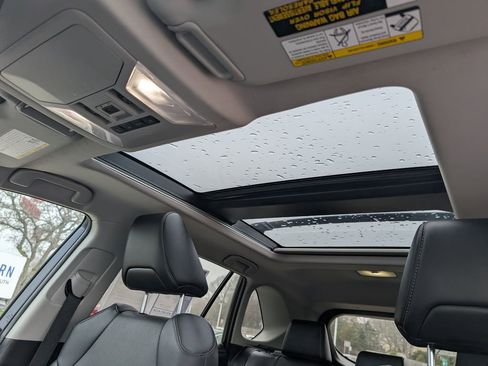 Used 2022 Toyota RAV4 Limited image 21