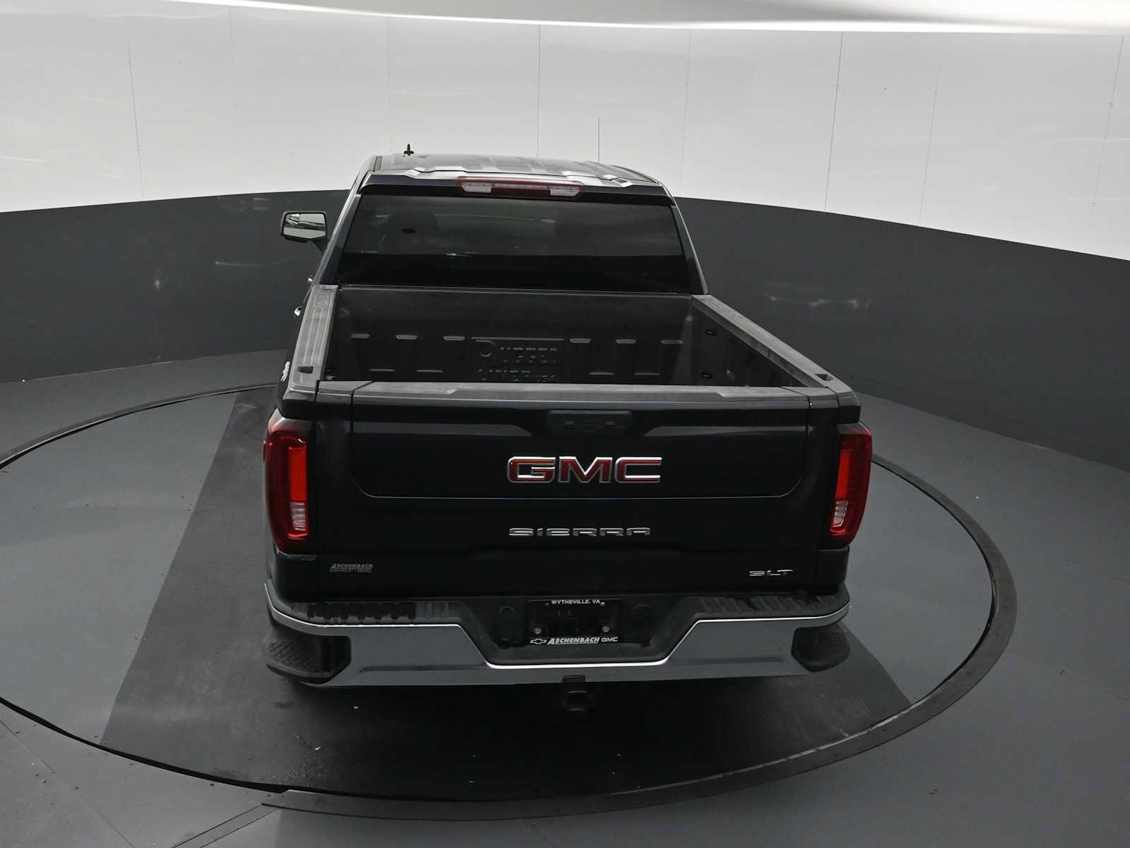 Used 2025 GMC Sierra 1500 SLT AWD/4WD image 16