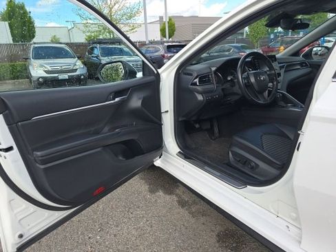 Used 2024 Toyota Camry SE FWD image 13