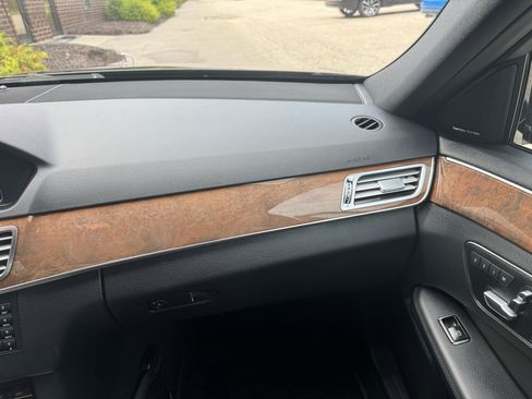 Used 2014 Mercedes-Benz E 350 4dr Sdn E 350 Luxury 4MATIC image 17