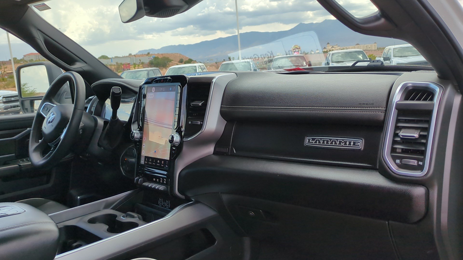 Used 2025 RAM 2500 Laramie AWD/4WD image 32