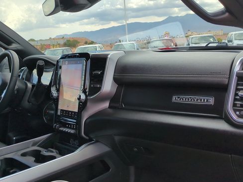 Used 2025 RAM 2500 Laramie AWD/4WD image 32