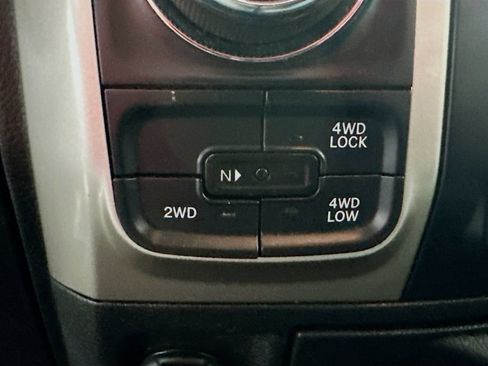 Used 2020 RAM 1500 Classic SLT AWD/4WD image 31