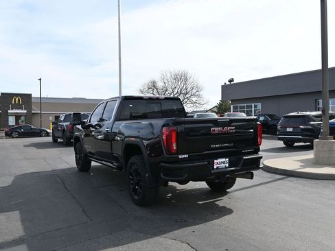 Used 2022 GMC Sierra 2500 Denali w/ Denali Black Diamond Edition image 11