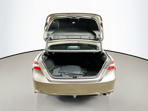 Used 2024 Toyota Camry SE image 33