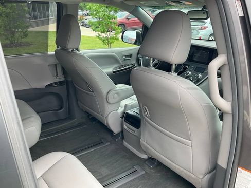 Used 2015 Toyota Sienna XLE AWD/4WD image 14