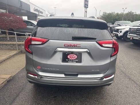 Used 2024 GMC Terrain Denali w/ Denali Premium Package AWD/4WD image 6