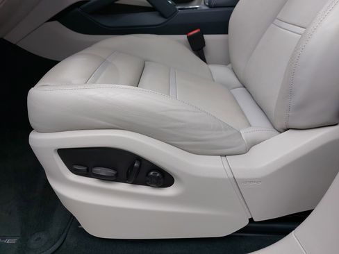Certified 2023 Porsche Cayenne image 31