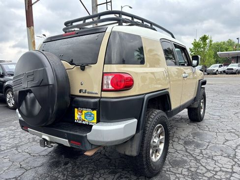 Used 2011 Toyota FJ Cruiser 4WD w/ Upgrade Pkg image 3