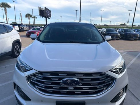 Used 2019 Ford Edge Titanium w/ Equipment Group 301A FWD image 2