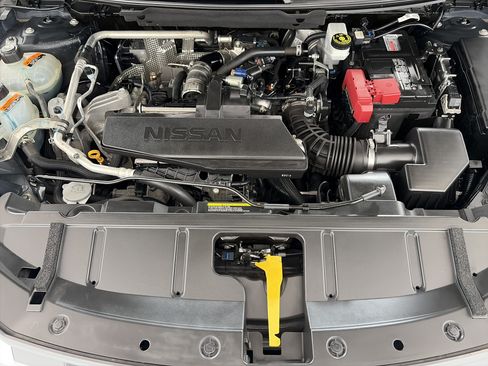 Used 2024 Nissan Rogue S FWD image 10