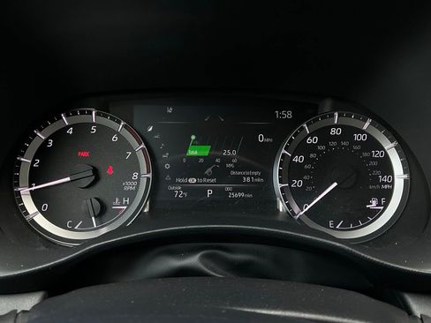 Used 2025 Toyota Highlander LE image 39