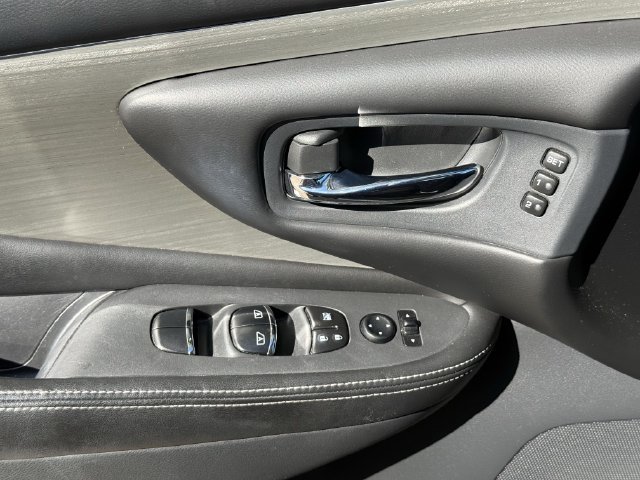 Used 2018 Nissan Murano Platinum FWD image 22