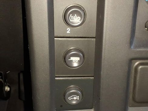Used 2005 HUMMER H2 SUT w/ Preferred Equipment Group AWD/4WD image 18