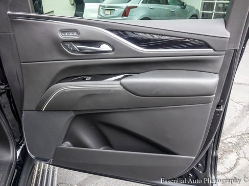 Used 2024 Cadillac Escalade V w/ LPO, ONYX Package image 28