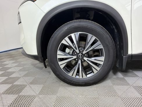 Used 2023 Nissan Rogue SV image 10