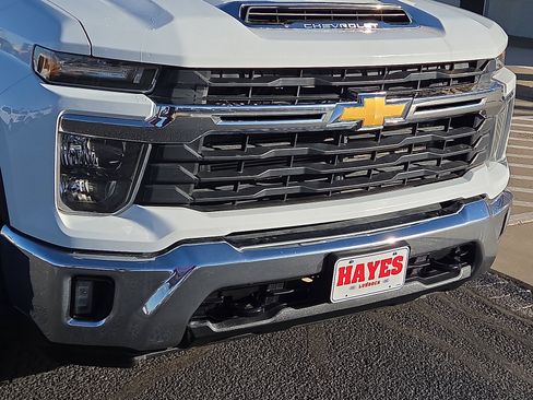 Used 2024 Chevrolet Silverado 2500 LT w/ Convenience Package image 6