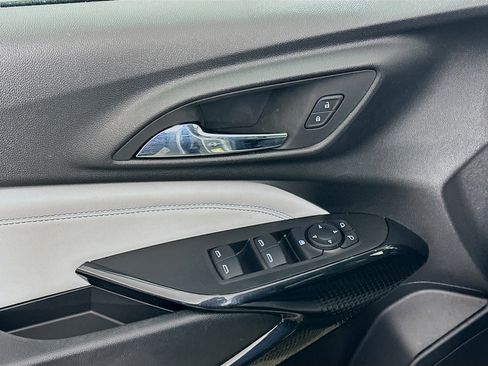 Used 2025 Chevrolet Trax LT w/ LT Convenience Package image 15