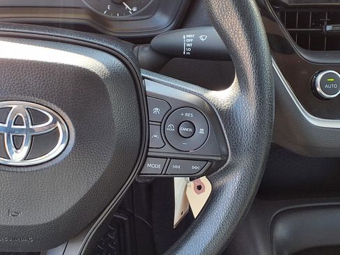 Used 2025 Toyota Corolla LE image 6