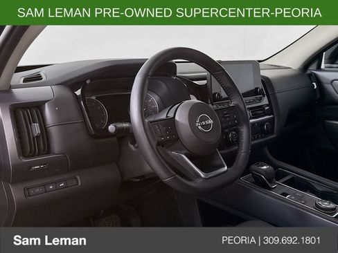 Used 2023 Nissan Pathfinder SL w/ Black Appearance Package AWD/4WD image 9