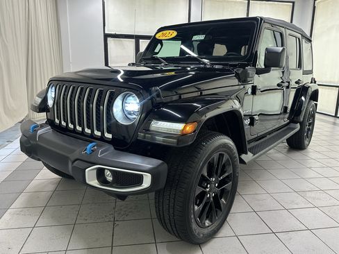 Used 2023 Jeep Wrangler Unlimited Sahara w/ Cold Weather Group AWD/4WD image 13