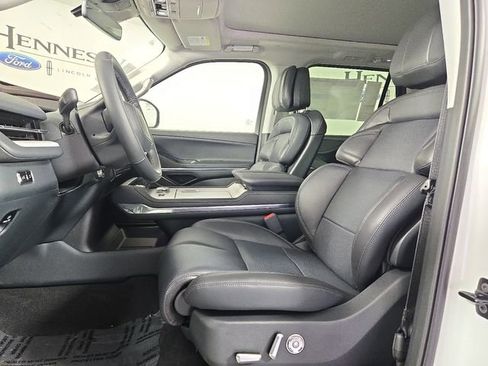 New 2025 Lincoln Navigator Reserve image 12