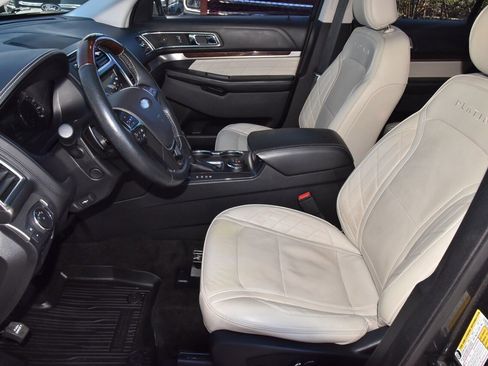 Used 2017 Ford Explorer Platinum image 13