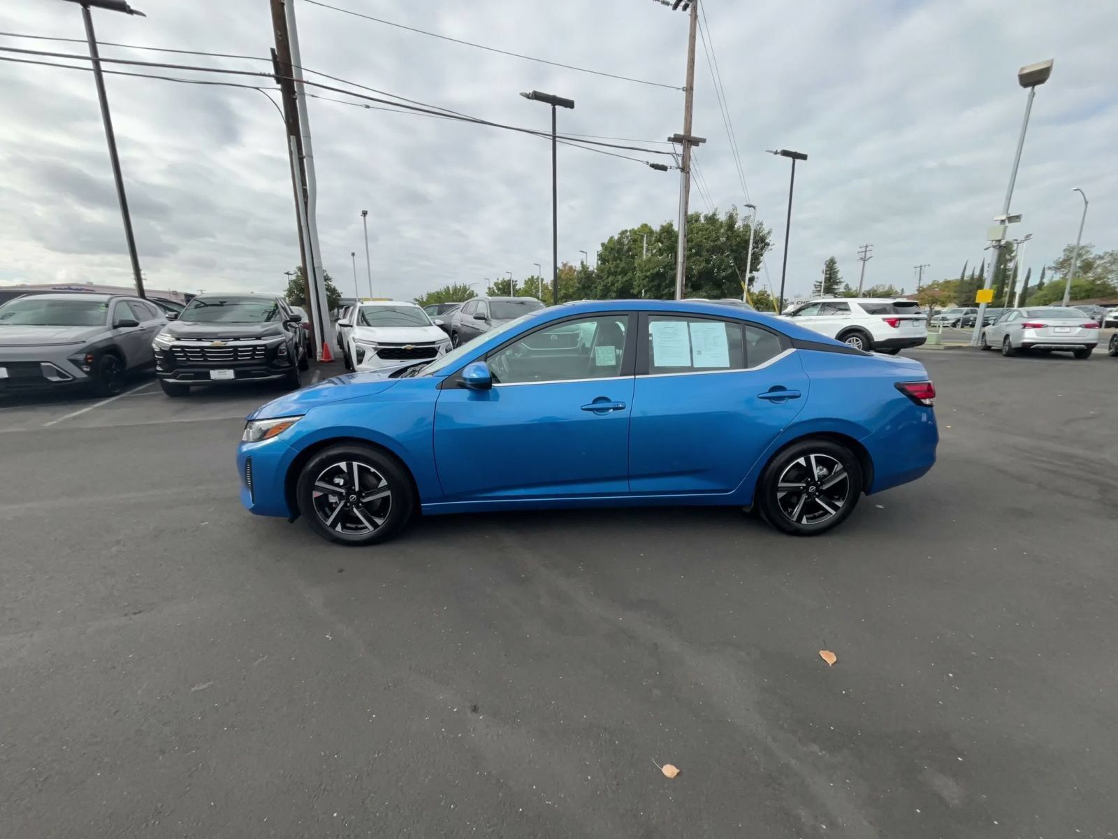 Used 2025 Nissan Sentra SV FWD image 8