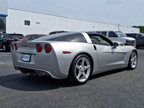 Used 2005 Chevrolet Corvette Coupe w/ Preferred Equipment Group RWD image 7