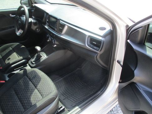 Used 2019 Kia Rio S image 9
