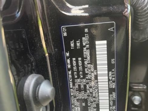 Used 2021 Toyota Highlander XLE AWD/4WD image 16