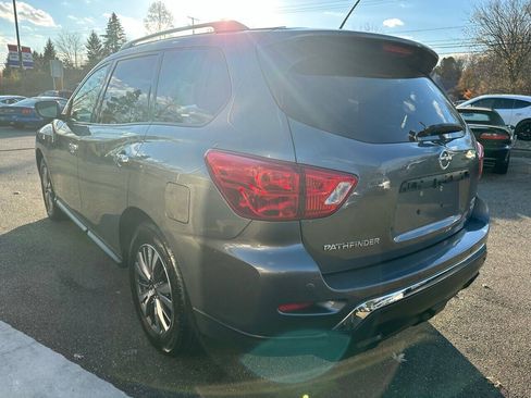 Used 2018 Nissan Pathfinder SV AWD/4WD image 4