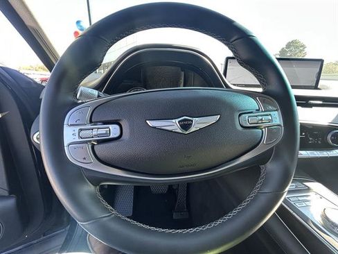 Used 2025 Genesis GV70 2.5T image 11