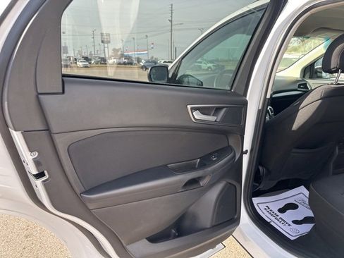 Used 2018 Ford Edge SE image 24