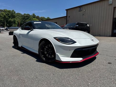 Used 2024 Nissan Z NISMO w/ Floor Mat Package RWD image 4